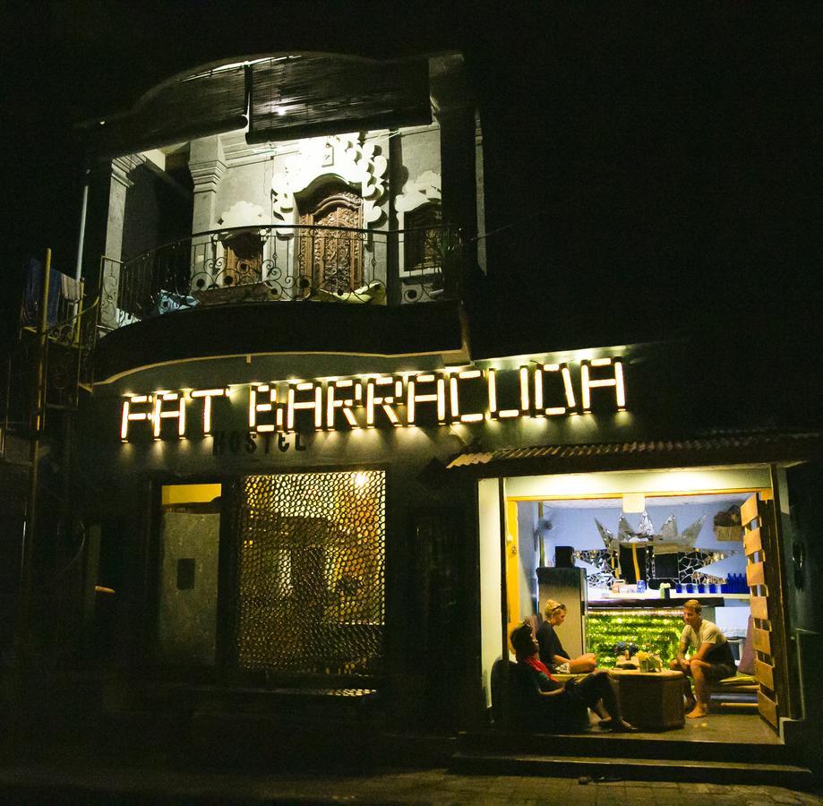 Fat Barracuda Hostel Падангбай Екстериор снимка